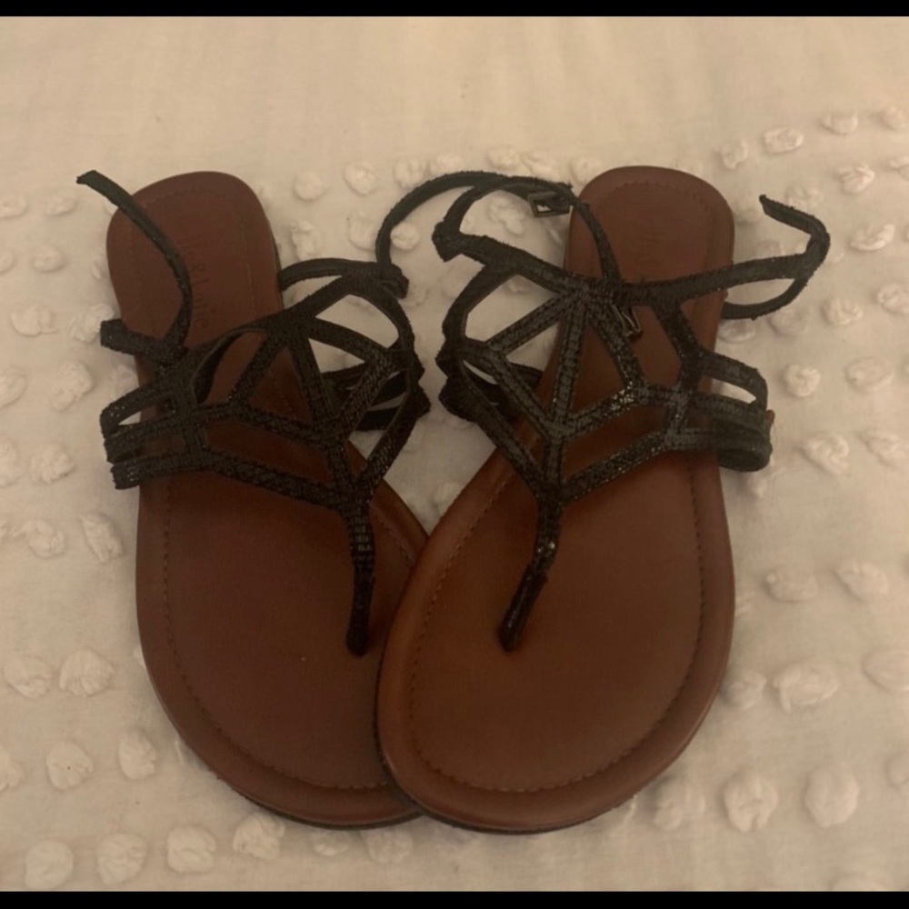 Black sandal flats